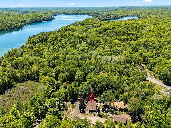 2nd image of 15284 Loretta Ln