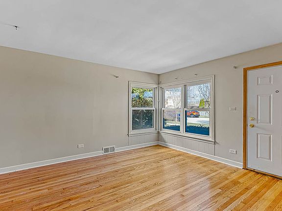 5th image of 8548 Trumbull Ave