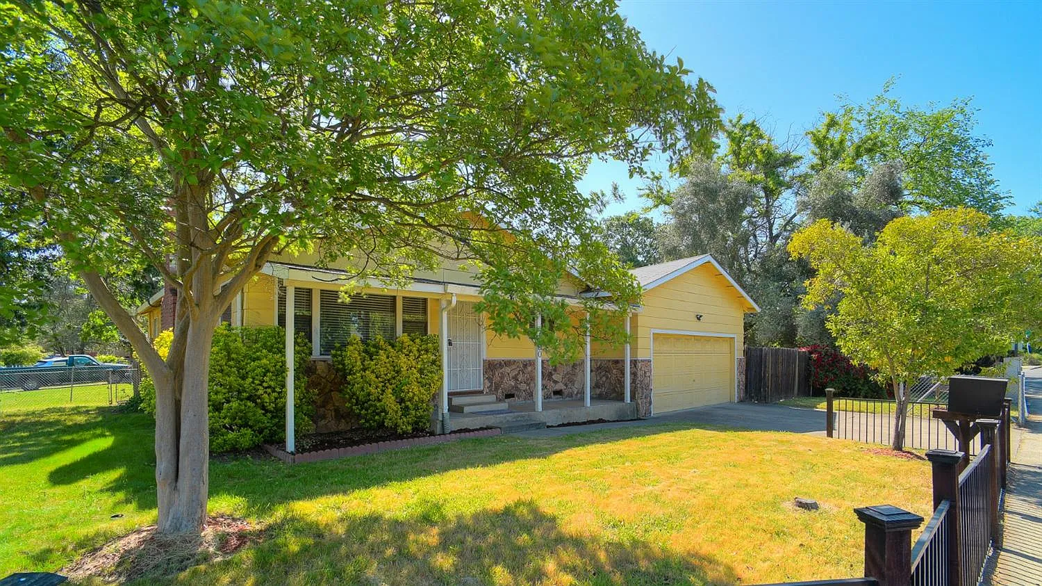 7700 Mariposa Ave photo 1