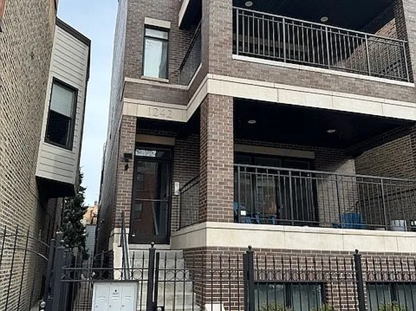 1242 W Grace St #2, Chicago, IL 60613