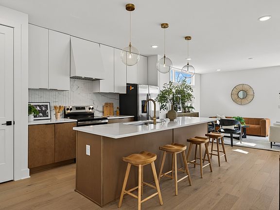 4th image of 3017 Edwin Cir