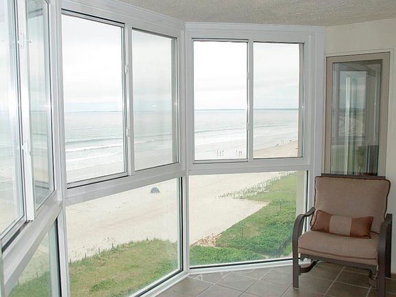 4th image of 207 East Grand #7E