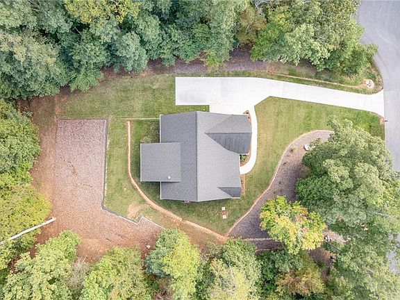3rd image of 125 Drayton Ct