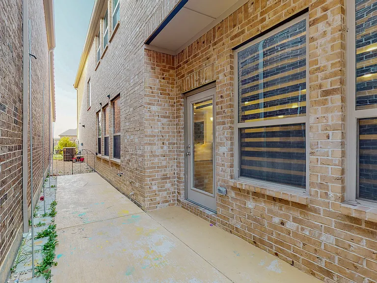 123 Palacio St — Photo 41