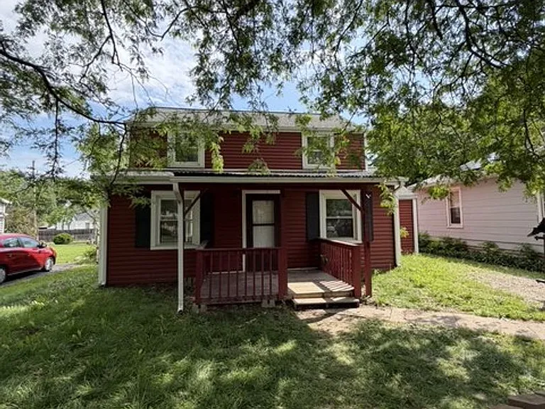 2328 N Gale Ave — Photo 1