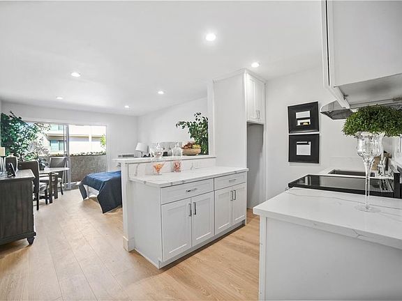 5th image of 1741 Granville Ave APT 101
