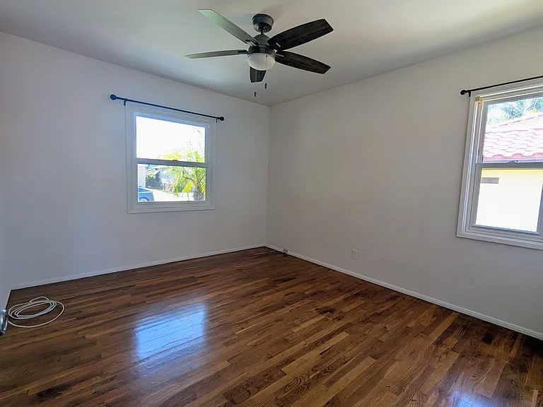 5964 Yarmouth Ave — Photo 8