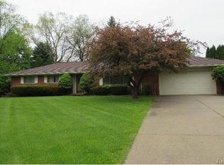 2461 Sebastian Dr, Grand Blanc, MI 48439