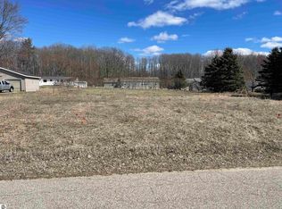 20 S Sara Dr, Lake City, MI 49651