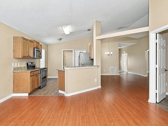 5th image of 205 Tree Branch Ln