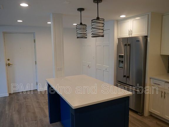 5th image of 3219 W Parkway Dr APT 1E