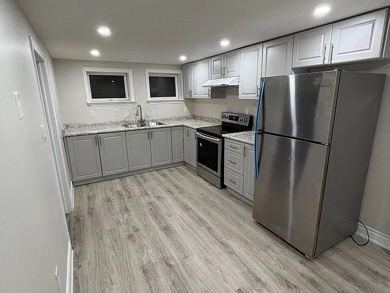 3574 Ash Row Cres #LOWER — Photo 12