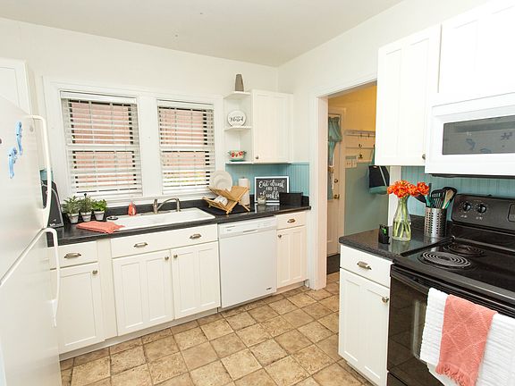 4th image of 221 Dantzler Ct