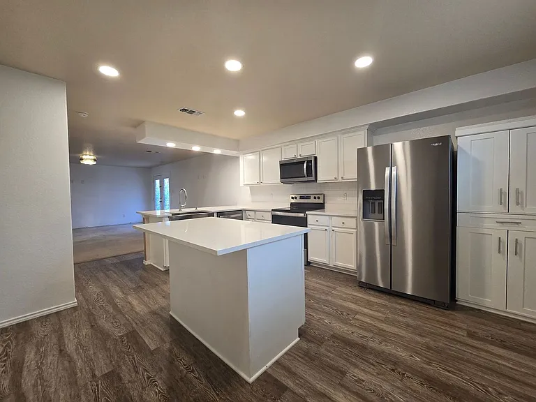 5108 Screaming Eagle Cir — Photo 4
