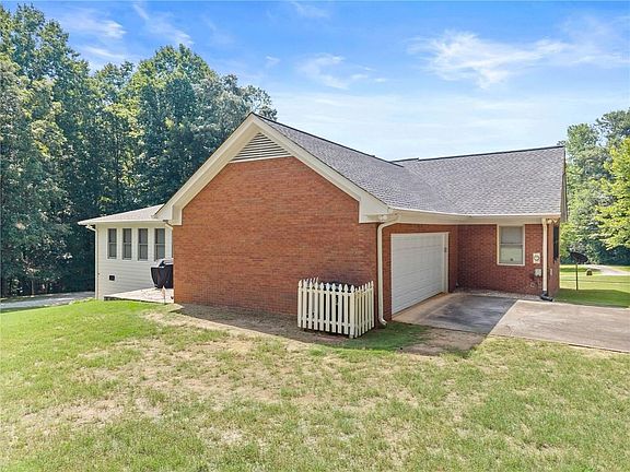 4th image of 4120 Nicholas Dr