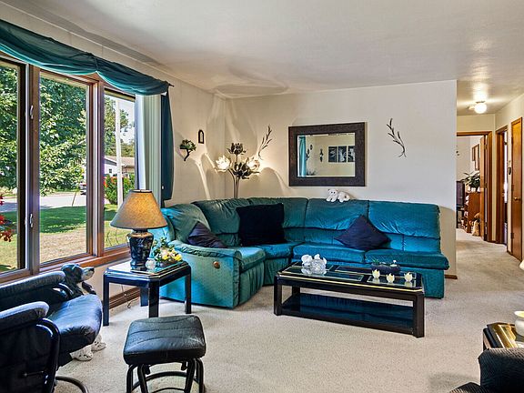4th image of 26231 W 1st Avenue