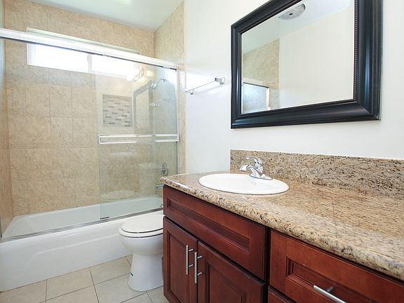 4th image of 519 N Hayworth Ave #3