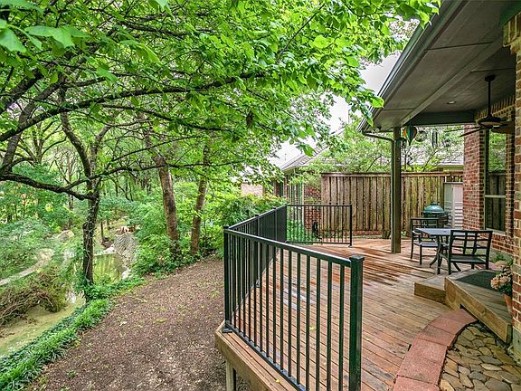 3rd image of 1119 Winding Brook Dr