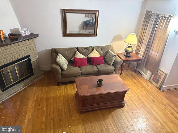 3rd image of 2170 Homer St