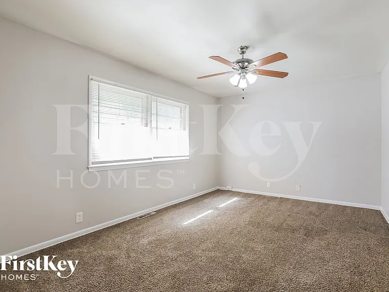 7902 E 89th Ter — Photo 3