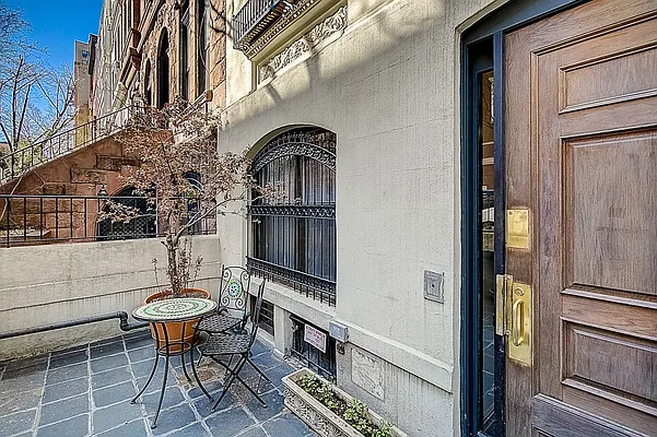 Sold by Redfin Real Estate | media 2