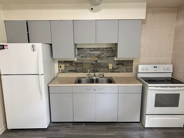 New 18cu ft Glass shelf refrigerator and flat top stove