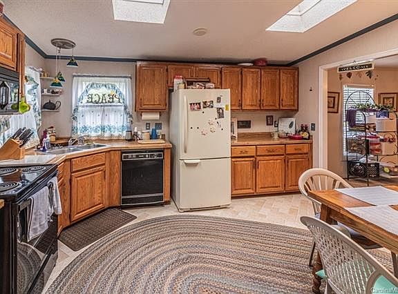 3rd image of 246 Laurelwood Ln