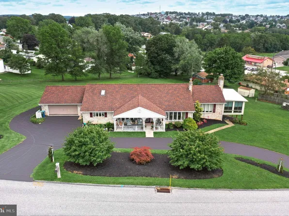 1000 Woodridge Rd, Red Lion, PA 17356