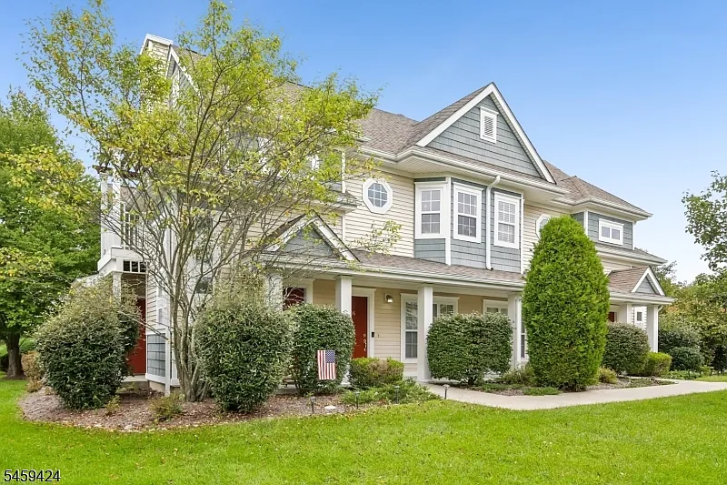 1 bed, 1.0 bath, $2,100 — Photo 2