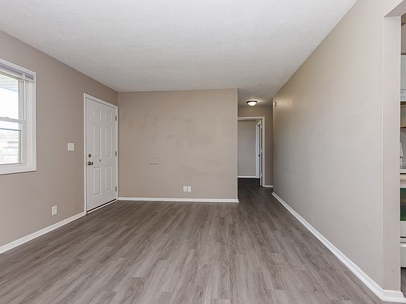 3rd image of 208 S Keystone Cir