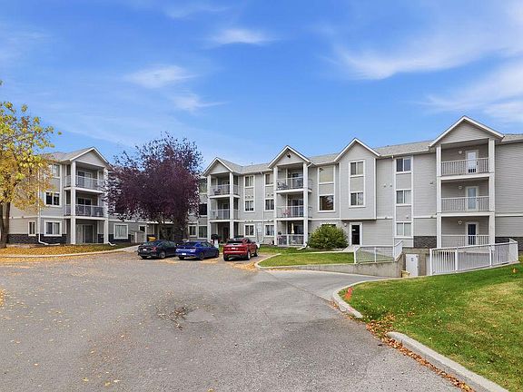 2nd image of 1112 Valleyview Park SE #112