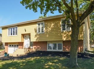 8749 S 84th Ct, Hickory Hills, IL 60457