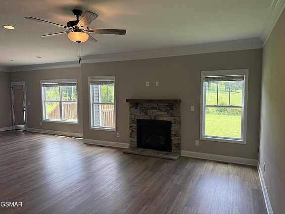 4th image of 2025 Farm Blvd
