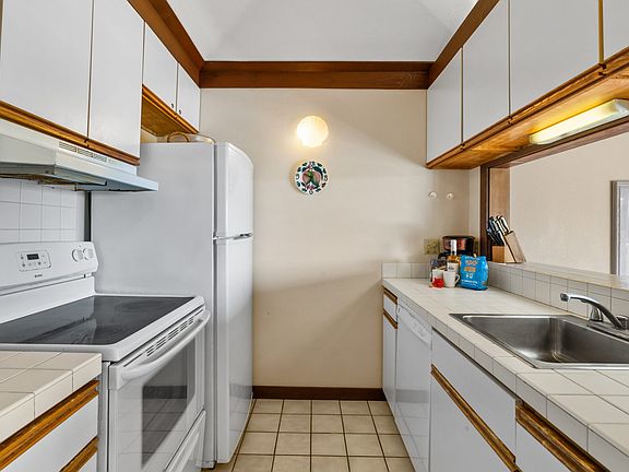 5th image of 2253 Poipu Rd #109