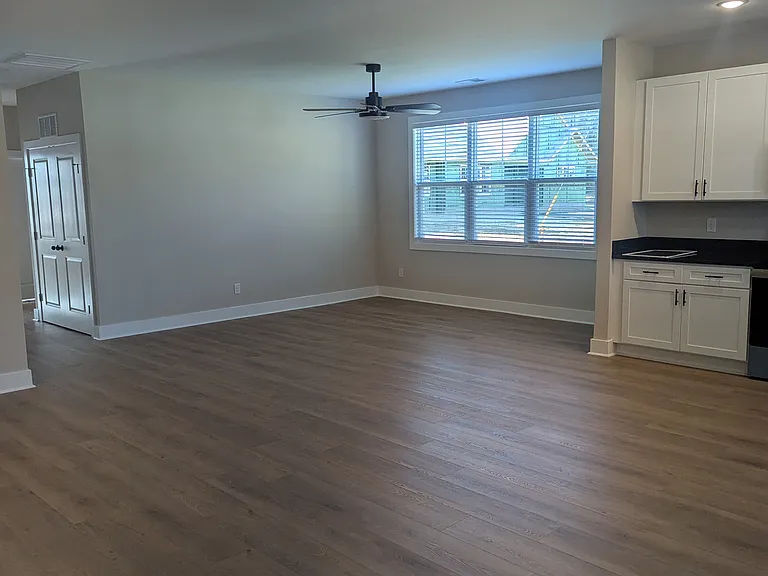 207B White Ave — Photo 8