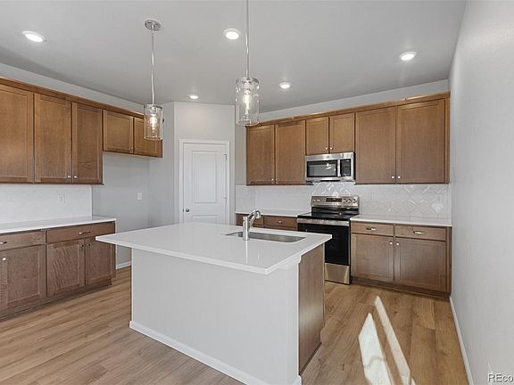 4th image of 15348 Poplar Street