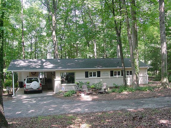 3rd image of 7724 Barkers Bend Dr