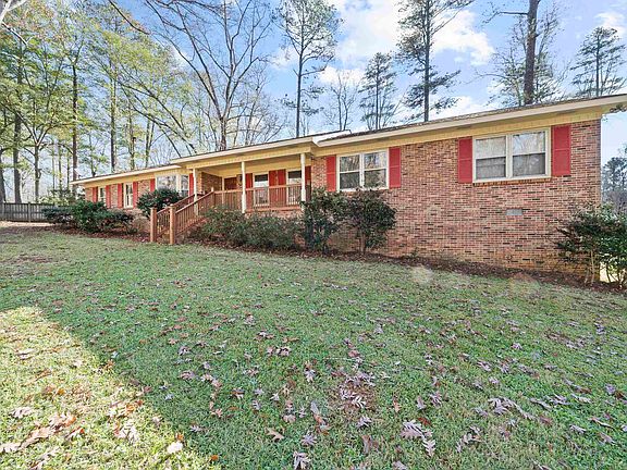 3rd image of 121 Windsor Dr