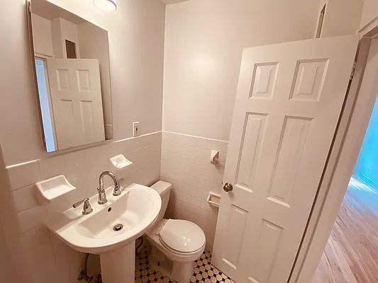 Rented by Metropolis Real Estate of Manhattan | media 7