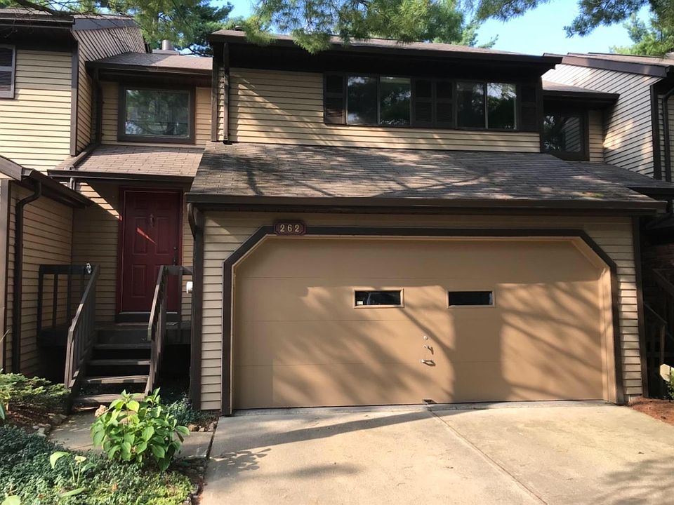 1st image of 262 Centerbury Ct