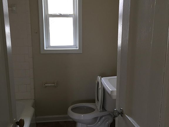 3rd image of 204 Monticello Dr