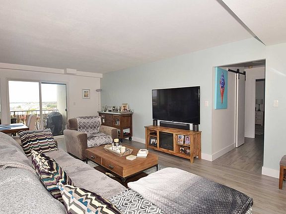 3rd image of 235 Park Ave