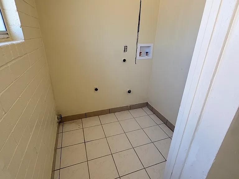 120 E Glenn St — Photo 7