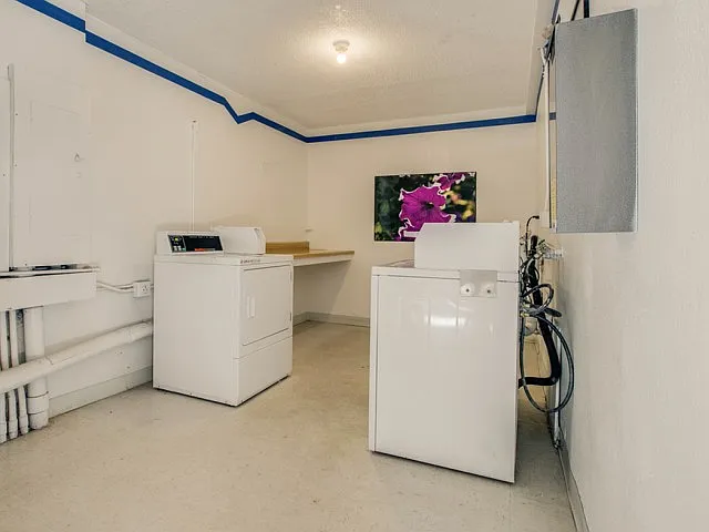 International Apartments — Photo 11