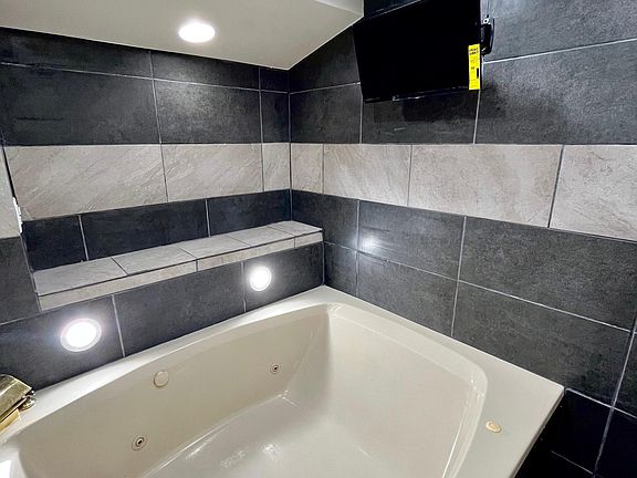 3rd image of 4517 N Mason Ave #Basement