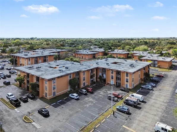 9417 SW 76th St APT X36, Miami, FL 33173