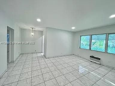 5th image of 431 NE 15th Ave