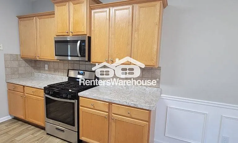996 Maple Leaf Dr — Photo 6