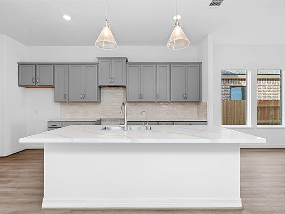 22515 Camp Driftwood Way Interior Image 3