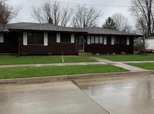 2122 Crescent Dr, Cedar Falls, IA 50613